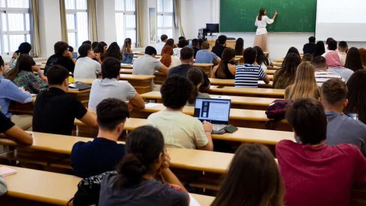 No es un secreto que los jóvenes utilizan la IA para agilizar sus tareas educativas.