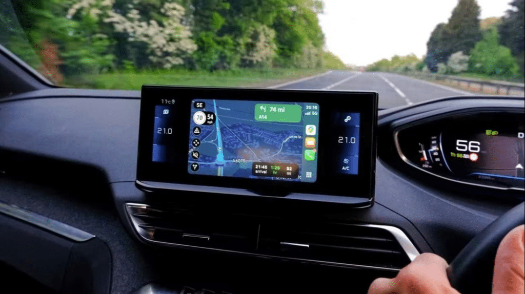 El engranaje que separa Android Auto de Google built-in