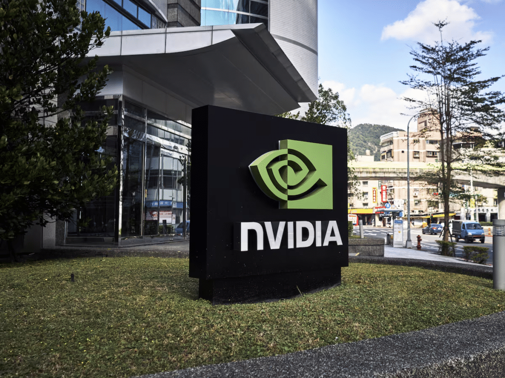 La carrera por la IA ya no está beneficiando únicamente a gigantes, sino cada vez más a fabricantes de chips y equipos