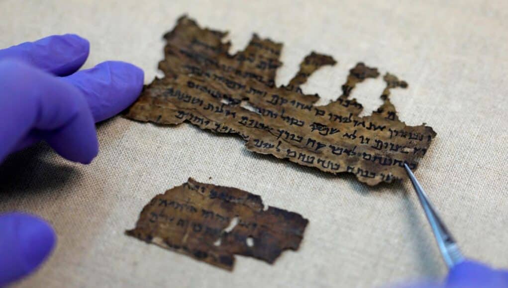 La IA ha visto algo en los Manuscritos del Mar Muerto que revela ser más antiguos que la Biblia La IA ha visto algo en los Manuscritos del Mar Muerto que revela ser más antiguos que la Biblia