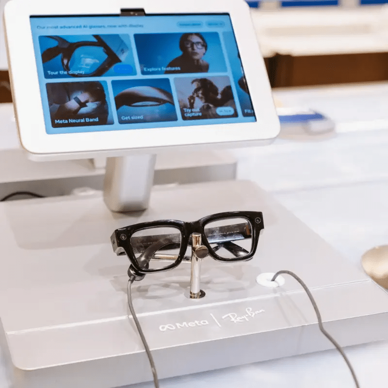 En secreto Meta incluyó en millones de teléfonos código de reconocimiento facial para sus gafas.