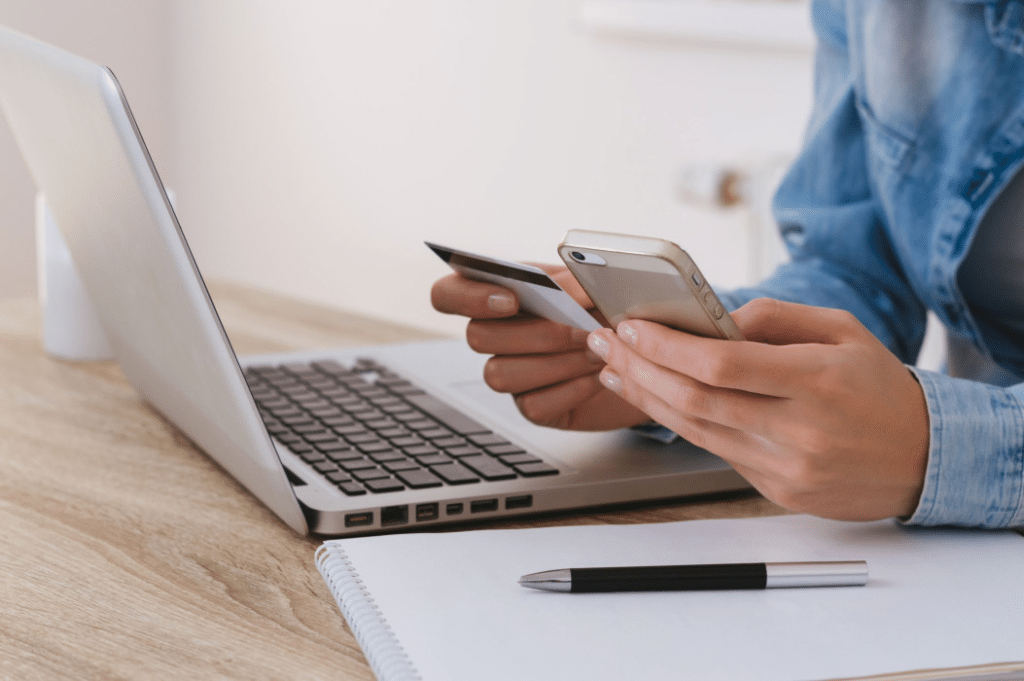 Los resultados de búsqueda en chatbots como ChatGPT pueden mostrar tiendas falsas para llevar a cabo estafas