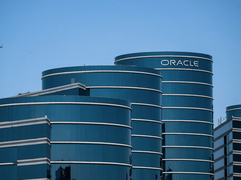 Oracle reduce 21.000 empleos de su plantilla para financiar su deuda en la IA