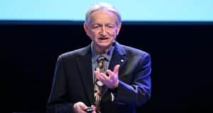 Geoffrey Hinton Alerta Sobre Sistemas de IA Que Podrían Perseguir Objetivos Propios