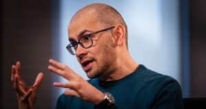 La AGI Será Diez Veces Más Impactante Que la Industrialización Según el CEO de Google Deepmind, Demis Hassabis