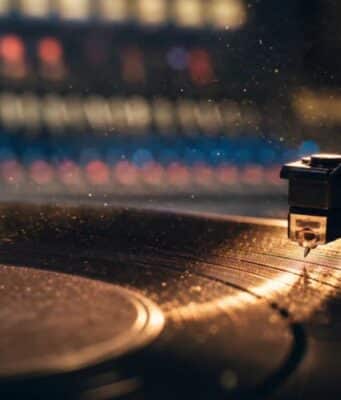 Sony acusa a Udio de usar más de 30.000 canciones protegidas para entrenar su IA y lleva el caso a juicio