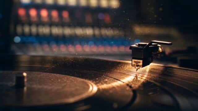 Sony acusa a Udio de usar más de 30.000 canciones protegidas para entrenar su IA y lleva el caso a juicio