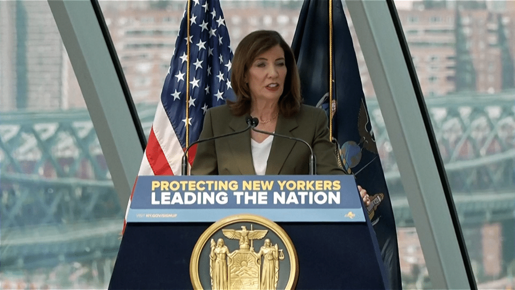 Nueva York suspende por un año la construcción de nuevos centros de datos de IA