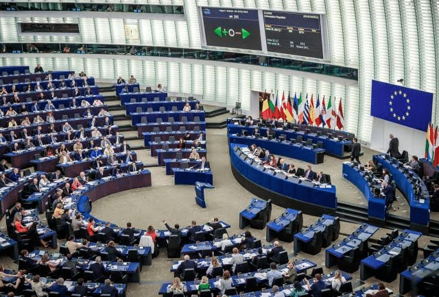 El Parlamento monta su propio ecosistema privado para domar a los algoritmos