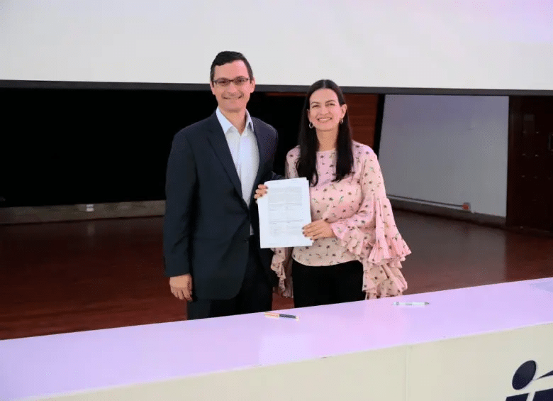 AWS con “IA sin límites”, y la Alcaldia de Medellín lanzan programa gratuito de formación en IAg para mayores de 18 años