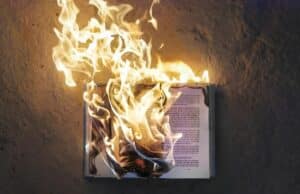 Amazon Destruye Miles de Libros para Entrenar sus Modelos de IA: Nova Amazon Destruye Miles de Libros para Entrenar sus Modelos de IA: Nova