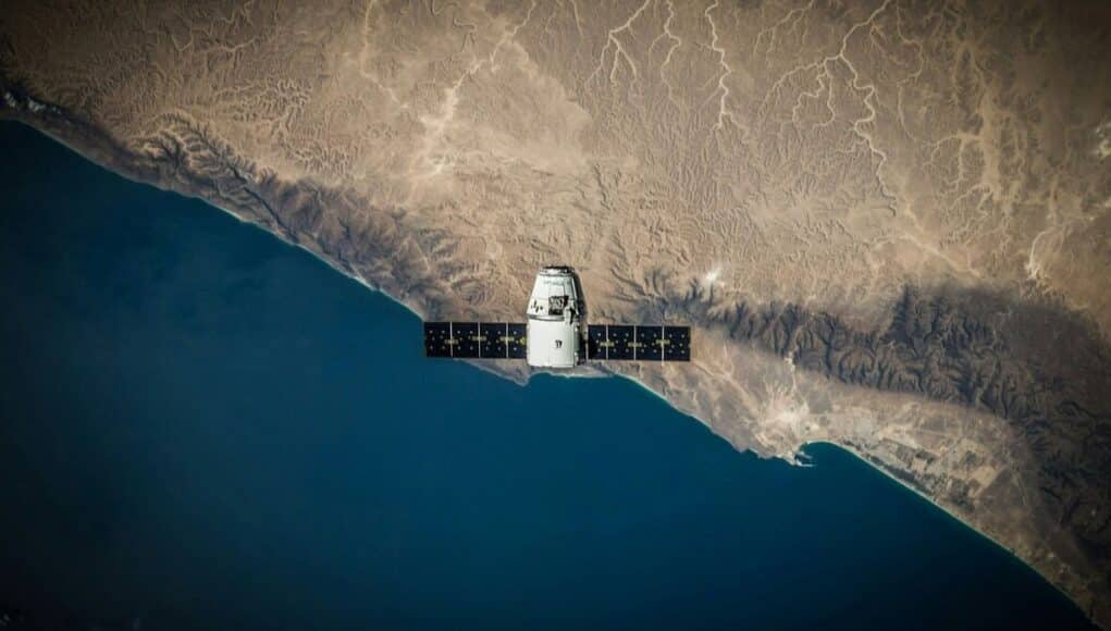 ESO Advierte que 5.000 Satélites Reflectantes de IA, Elevan un 30 % el Brillo del Cielo ESO Advierte que 5.000 Satélites Reflectantes de IA, Elevan un 30 % el Brillo del Cielo