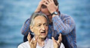 El Premio Nobel Geoffrey Hinton, Señala al Verdadero Responsable del Impacto de la IA en el Empleo: "No Es la IA"