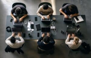 OpenAI y Google Compiten con Salarios Millonarios por Contratar Expertos en IA OpenAI y Google Compiten con Salarios Millonarios por Contratar Expertos en IA