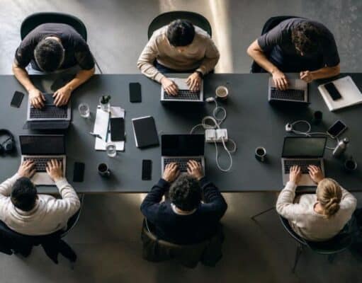 OpenAI y Google Compiten con Salarios Millonarios por Contratar Expertos en IA OpenAI y Google Compiten con Salarios Millonarios por Contratar Expertos en IA