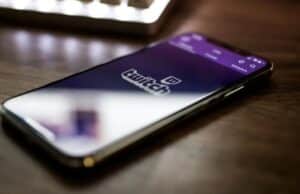 Twitch Usará por Defecto Contenido de Streamers para Entrenar la IA de Amazon: Así se Desactiva Twitch Usará por Defecto Contenido de Streamers para Entrenar la IA de Amazon