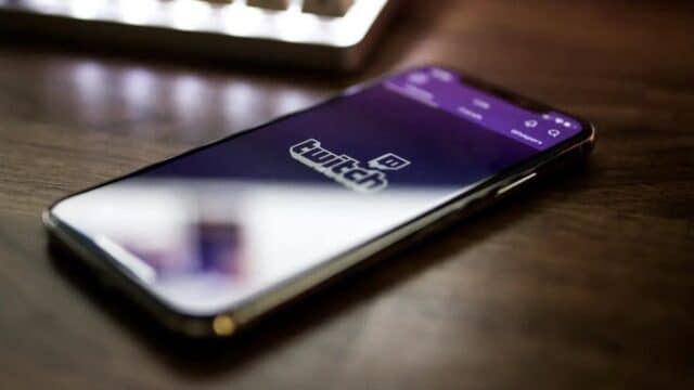 Twitch Usará por Defecto Contenido de Streamers para Entrenar la IA de Amazon: Así se Desactiva Twitch Usará por Defecto Contenido de Streamers para Entrenar la IA de Amazon
