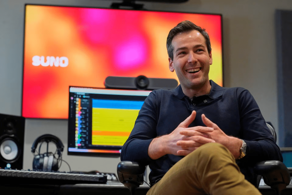Suno, empresa que permite crear canciones con IA, anunció que empezará a marcar el audio generado en su servicio