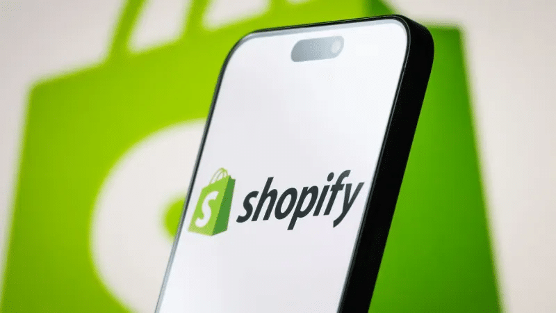 Shopify lanza herramienta basada en IA que simplifica la forma en que los comerciantes construyen sus tiendas en línea