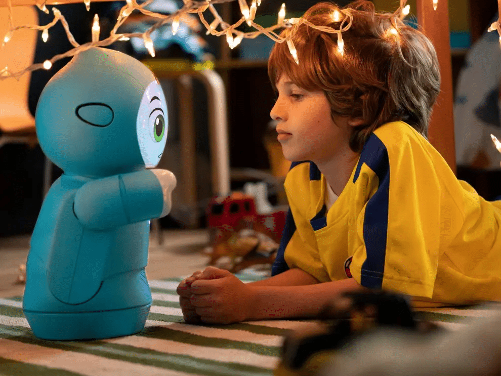 Un robot con IA necesita que su central digital continúe encendida para sostener aquello que lo vuelve especial
