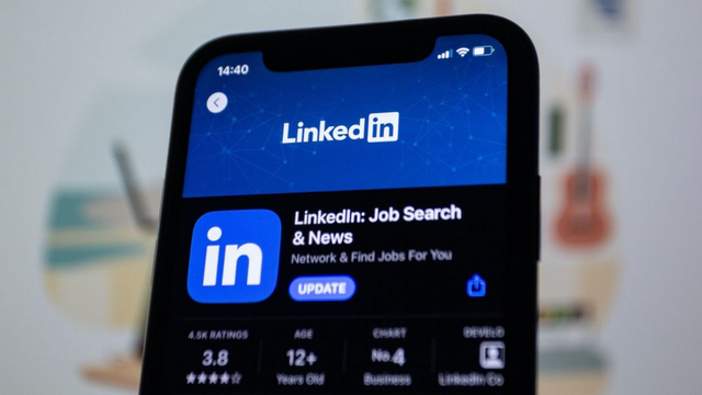 LinkedIn Empezó a Castigar la Basura Escrita con IA y Reduce un 40 % de las Visualizaciones