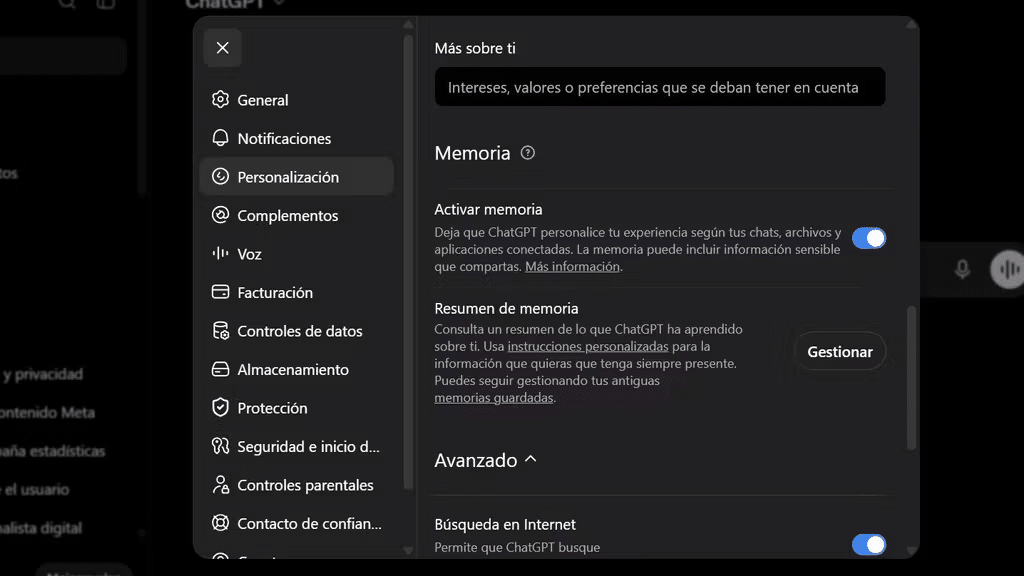 Puedes entrar a la configuración y borrar lo que no te guste o desactivar la memoria por completo