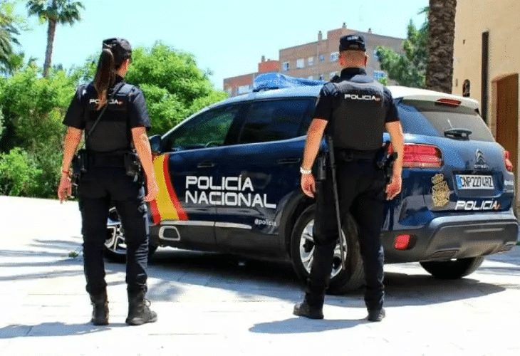 La Policía Nacional de Langreo, Asturias, investiga un caso de desnudos falsos creados con IA