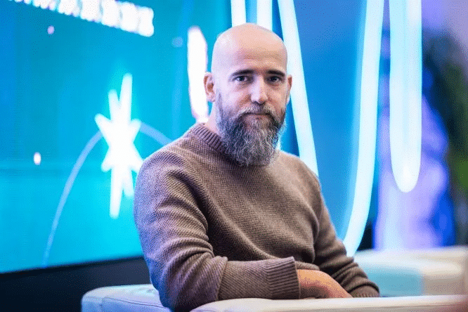 Jon Hernández revela que hacer un deepfake, contenido manipulado para aparentar autenticidad, puede ser “rapidísimo”.