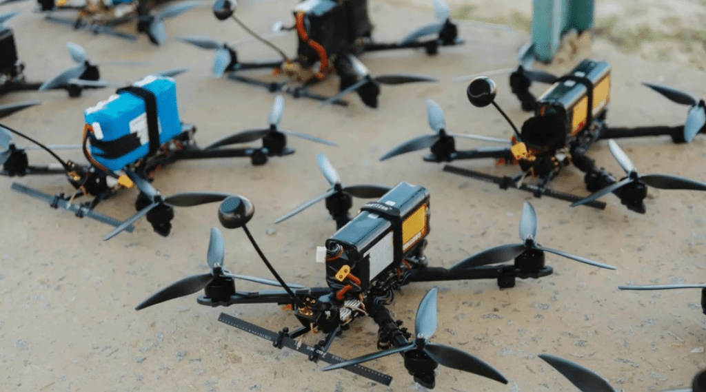 La entrega de 50.000 drones ya equipados será a lo largo de 2026, con un contrato de unos 90 millones de euros y financiado por Alemania.