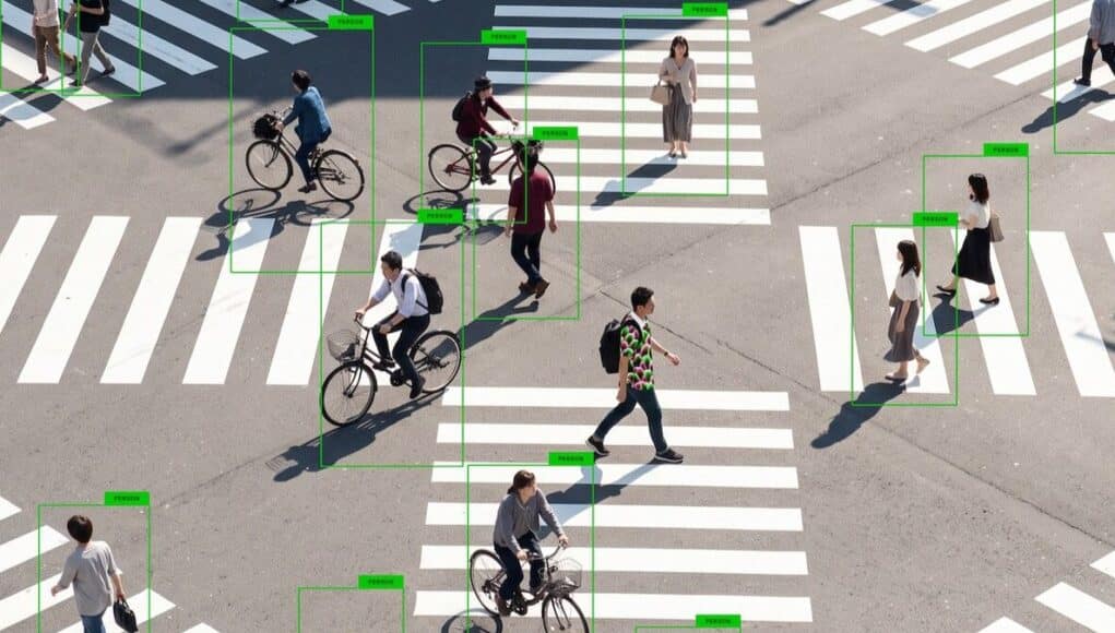 Crean una Camisa de Camuflaje Digital que Engaña a Cámaras de Vigilancia con IA Crean una Camisa de Camuflaje Digital que Engaña a Cámaras de Vigilancia con IA