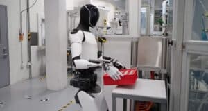 Trabajadores de Tesla Enseñan a Optimus a Hacer su Trabajo y Saben que Serán Sustituidos