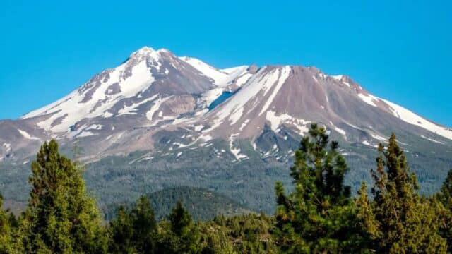 Tres Jóvenes Confiaron en Gemini para Calcular una Ruta de Montaña y Tuvieron que Ser Rescatados