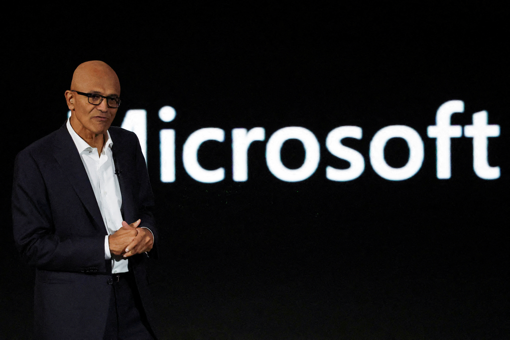 Solo si beneficia a la humanidad y está bajo su control, tendría sentido desarrollar una Superinteligencia dice Satya Nadella.