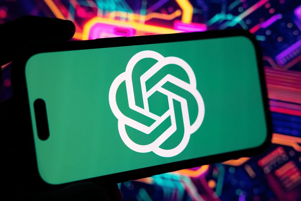 OpenAI creó un sistema de tres niveles para clasificar futuros episodios de seguridad o desalineación.