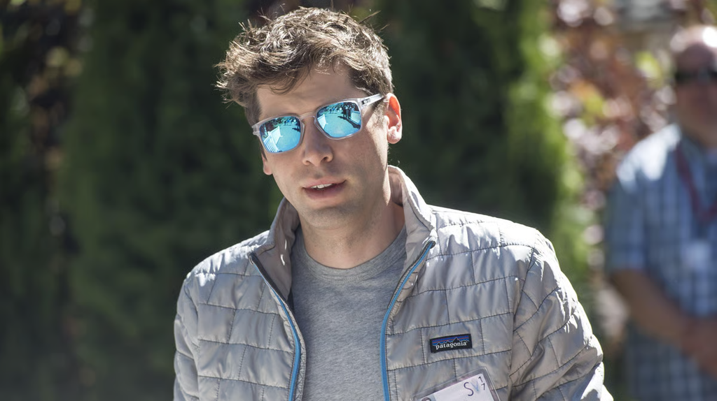 Sam Altman reveló que le resulta muy incómodo hablar con personas que usan gafas inteligentes con cámara e indicador luminoso.
