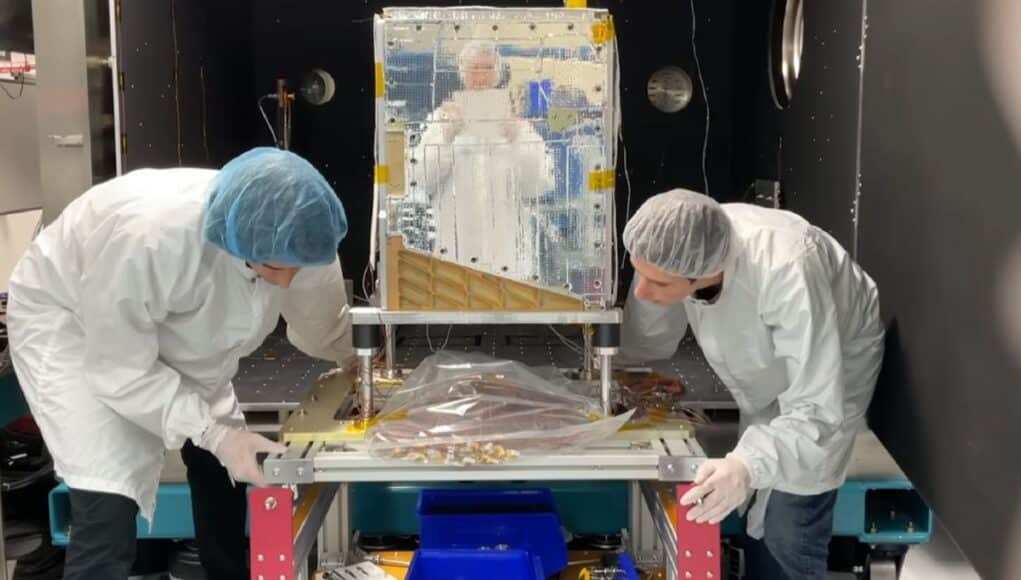 Google Evalúa si Su Chip de IA Puede Resistir Cinco Años de Radiación Espacial Google Evalúa si Su Chip de IA Puede Resistir Cinco Años de Radiación Espacial