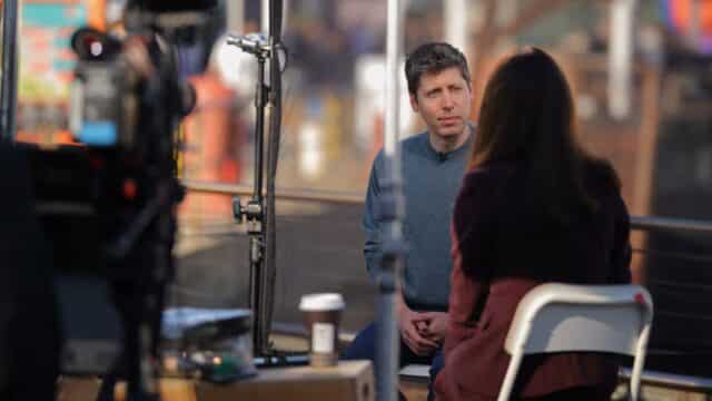 La Entrevista de Sam Altman Se Tensa al Hablar de una Usuaria Fallecida y OpenAI Interrumpe
