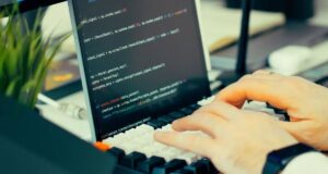 Los Agentes de IA Mejoran su Software, el Secreto Está en Anticipar lo que Puede Salir Mal