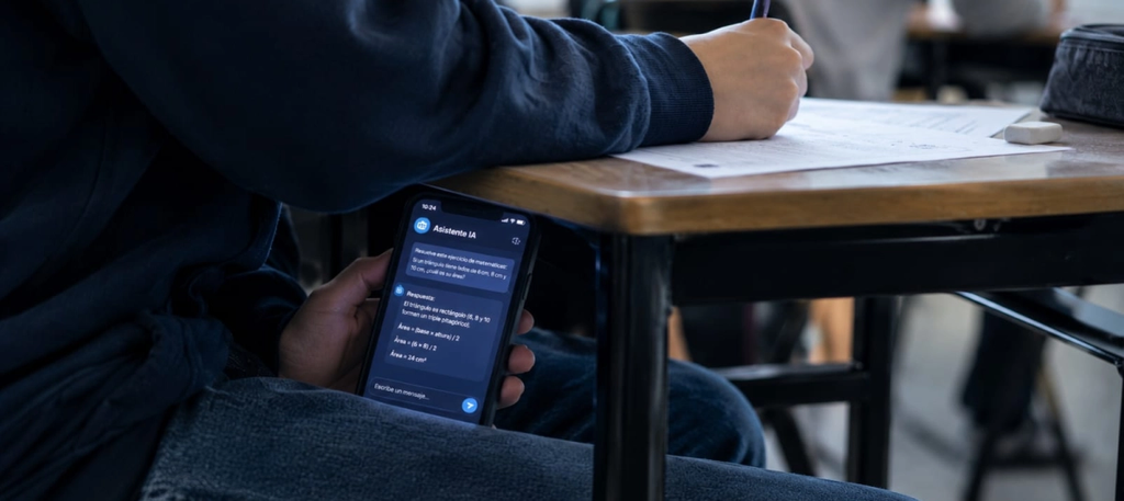 Usar chatbots para resumir o redactar tareas se asocia con peores resultados académicos, y mas si reemplazan el esfuerzo de comprender.