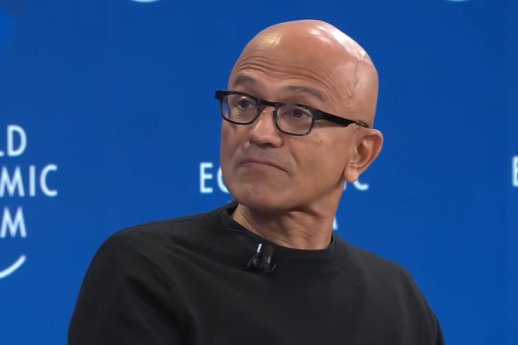 Microsoft, reorganiza su negocio alrededor de los agentes de IA
