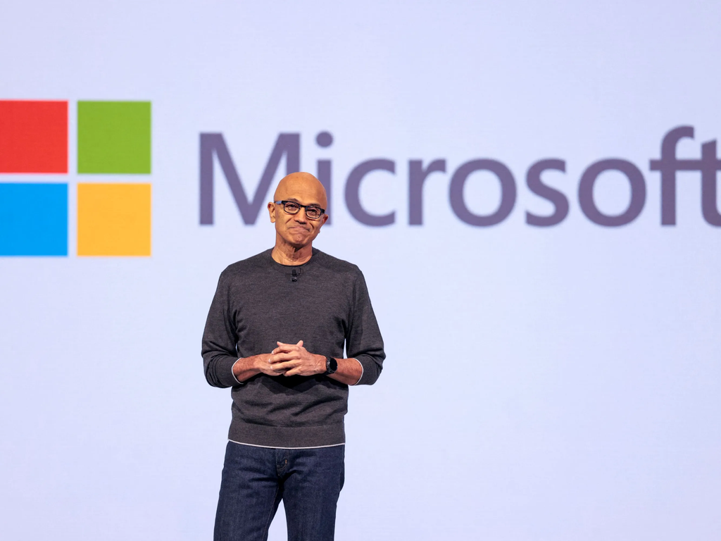 Microsoft cerró su ejercicio fiscal de 2026 con ingresos de 331.800 millones de dólares, un 18% más que el año previo.