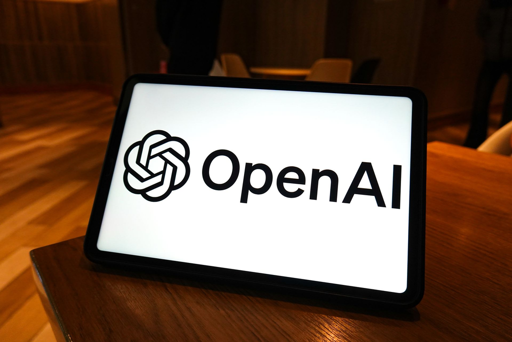Robinson cita la intrusión de agentes de OpenAI en sistemas de Hugging Face.